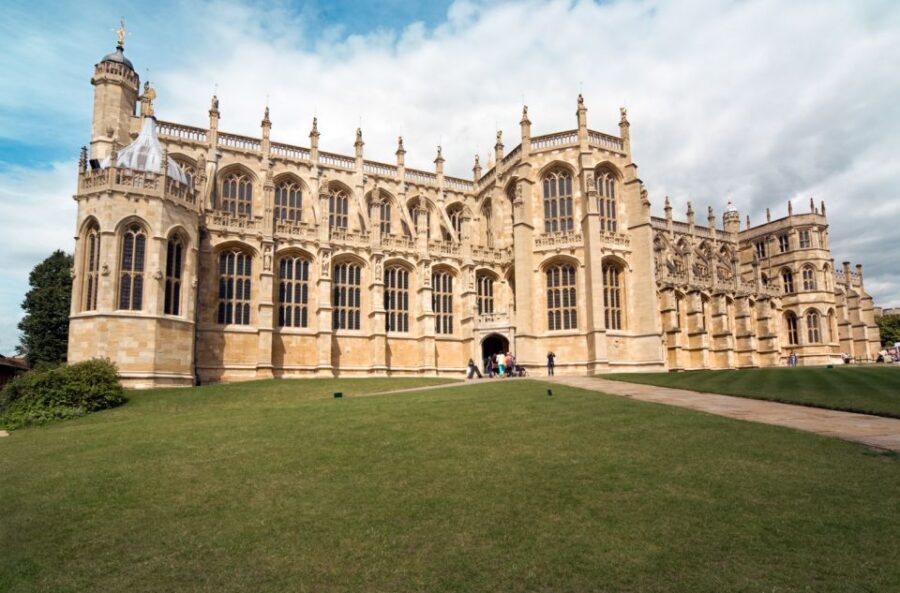 London: Stonehenge, Windsor, and Bath Day Trip by Bus - Riding From Stones to Roman Baths: The Long Day Rhythm