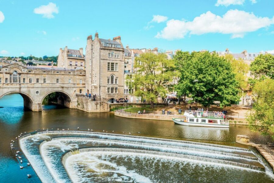 London: Stonehenge, Windsor, and Bath Day Trip by Bus - Windsor Castle and the Old Town: What You’ll Actually See