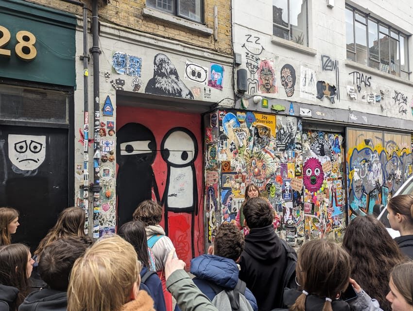 London: Street Art and Graffiti Guided Walking Tour - Shoreditch and Brick Lane Scenes: Banksy, ROA, Invader, and More