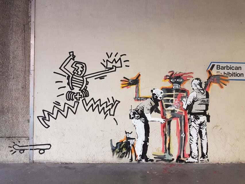 London: Street Art Bike Tour - Brick Lane: the first photo stops and how the guide sets the tone