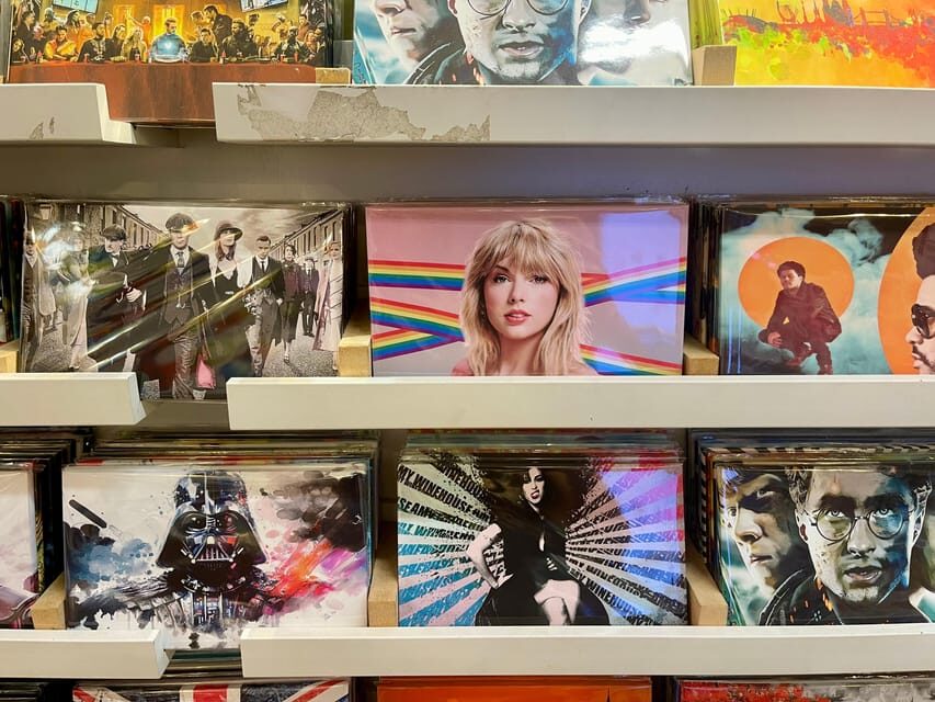 London: Taylor Swift in London Walking Tour - Where you’ll go: Camden Town energy and Swift-inspired corners