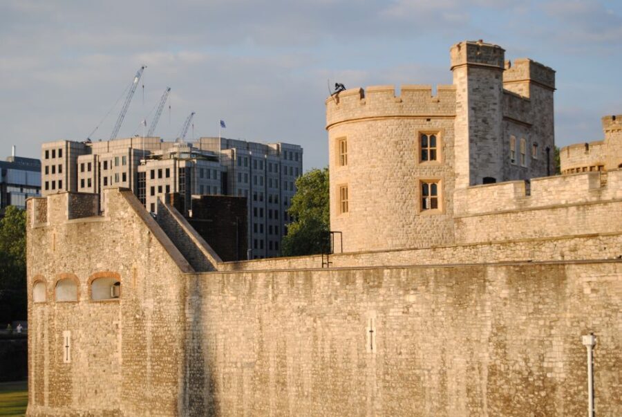 London: Thames Cruise to Greenwich with Private Guide - Getting the best landmark line-up from the water