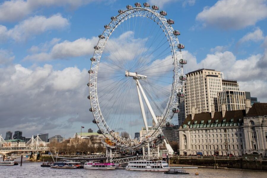 London: Thames River Cruise with Optional London Eye Ticket - Tower of London and the fortress vibe: history without the museum fatigue