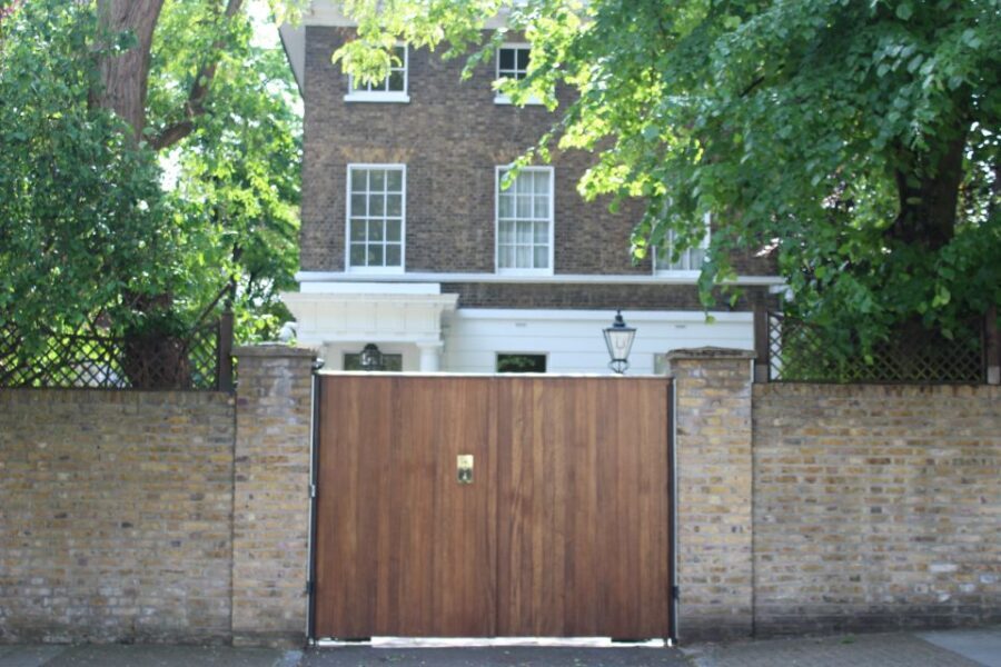 London: The Beatles Walking Tour of Marylebone and Abbey Rd - The John and Paul stops: the arrest story and the Yesterday spark
