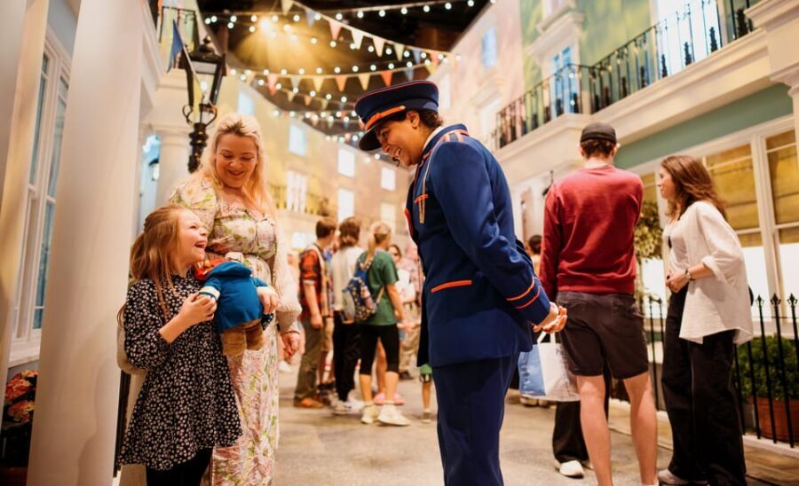 London: The Paddington Bear Experience - Walking in on the story: the full-sized train carriage start