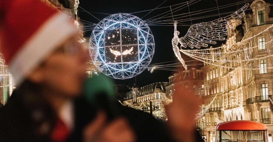 London: Tootbus Christmas Lights Tour incl walking tours - Double-decker top deck views of London at Christmas