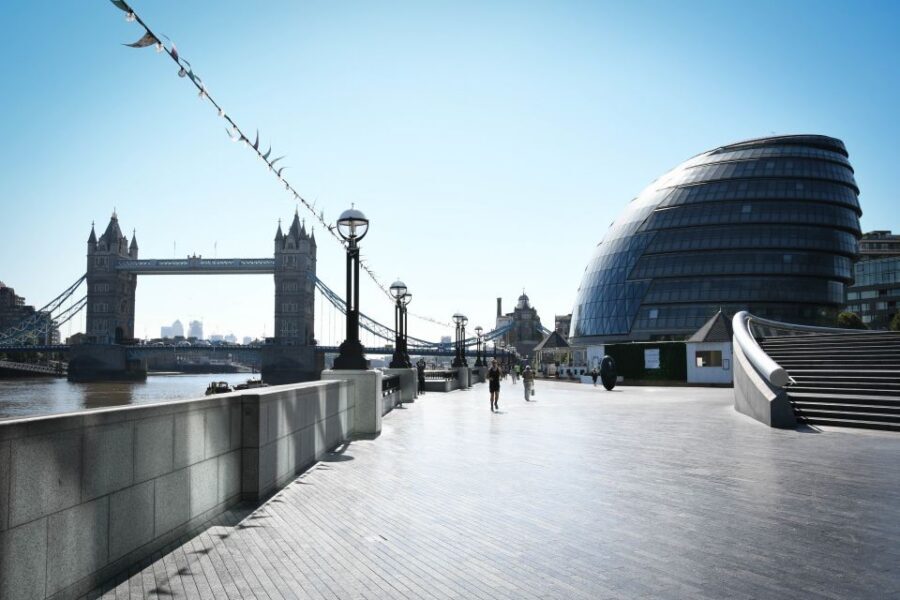 London: Top 30 Sights Walking Tour and Clink Prison Entry - London Bridge to the Tower: Shakespeare’s Globe, HMS Belfast, Tower Bridge, and the Tower of London