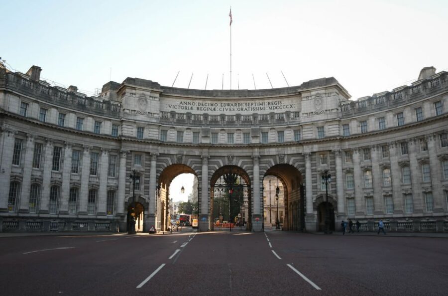 London: Top 30 Sights Walking Tour and London Dungeon Entry - London Dungeon entry: how the scare fits the day