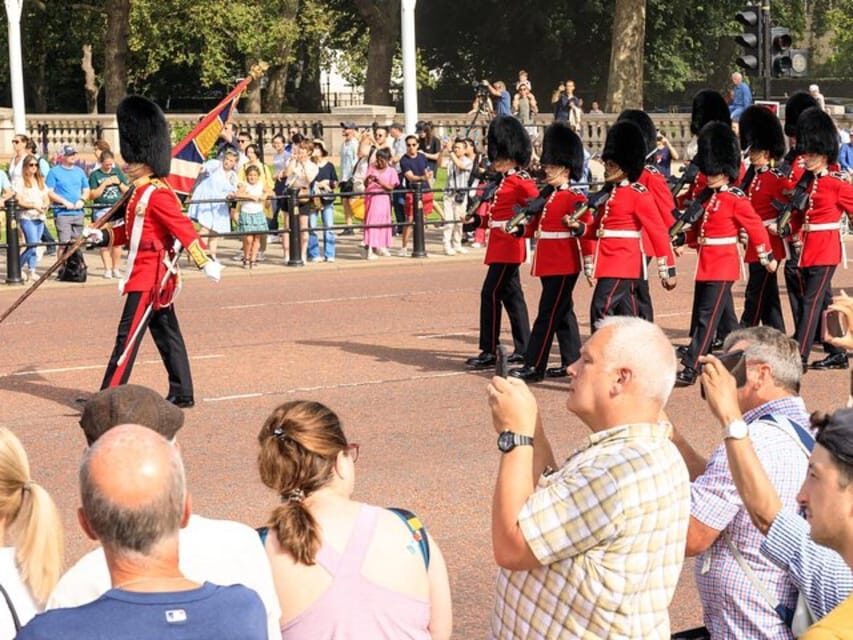 London: Top 30 Sights Walking Tour and Tower of London Entry - Green Park to Buckingham Palace: royal ceremony timing matters