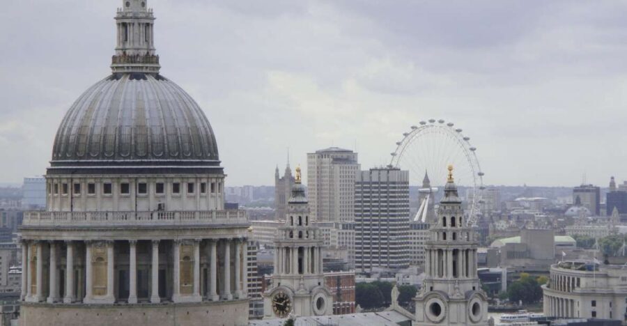 London: Top 30 Sights Walking Tour & St Pauls Cathedral - Borough Market and London Bridge: where time for a snack becomes real value