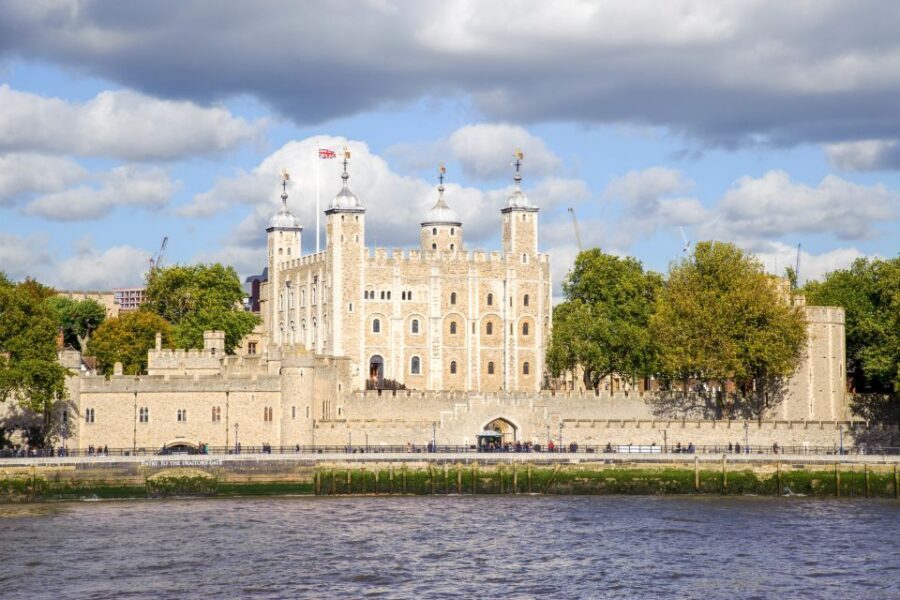 London: Tower, Cruise, & Harrods Tea Full-Day Experience - Tower of London and the Crown Jewels: fortress time with real breathing room