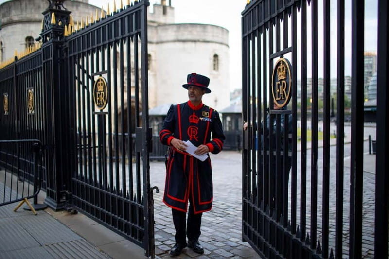 London: Tower of London After Hours Tour and Key Ceremony - Tips to get the most from your 1.5 hours on foot
