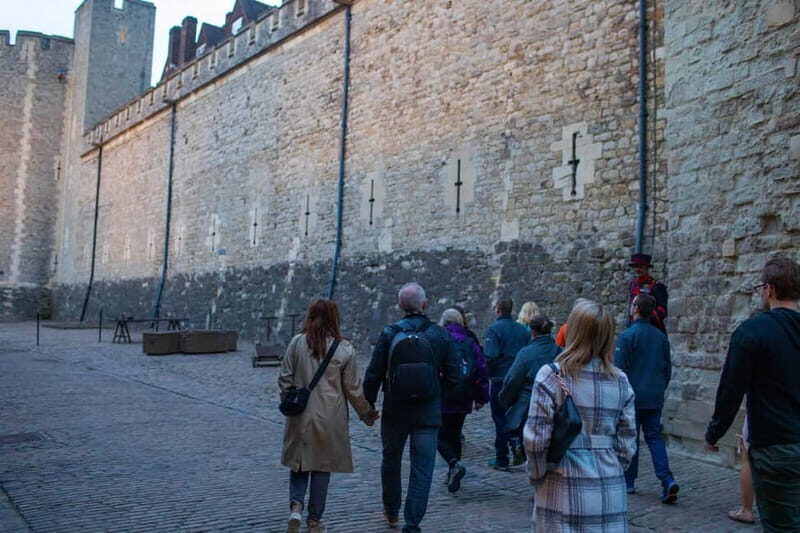 London: Tower of London After Hours Tour and Key Ceremony - Yeoman Warders still live here: the difference between a guide and a resident