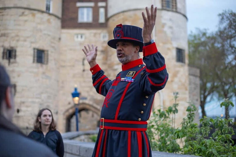 London: Tower of London After Hours Tour and Key Ceremony - Meeting at Tower Place: arrive early and get your bearings fast