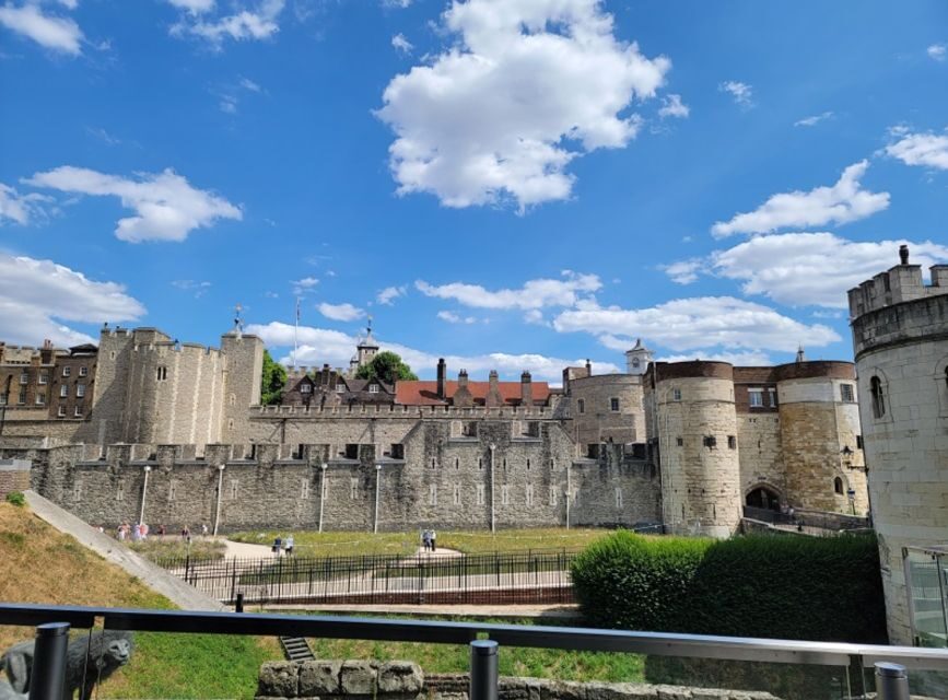 London: Tower of London Guided Tour with Boat Ride - Key things to know before you go