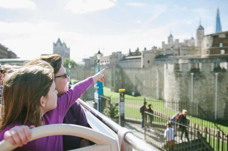 London: Tower of London, Hop-on, Hop-off Bus & River Cruise - Getting On the Right Bus: Activating Your Ticket and Starting Smart