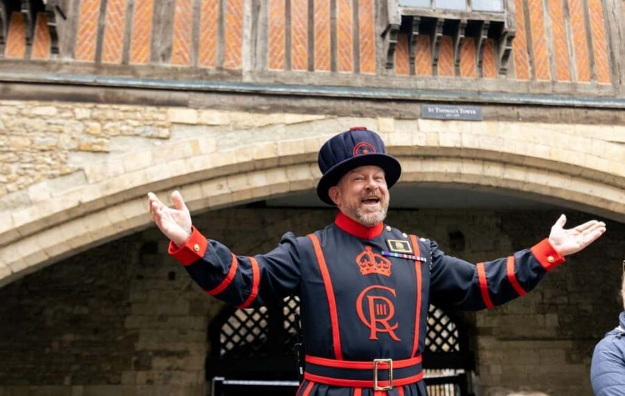 London: Tower of London, Thames Boat & Changing of the Guard - Tower of London Opening Ceremony and the Crown Jewels—Early Is Everything