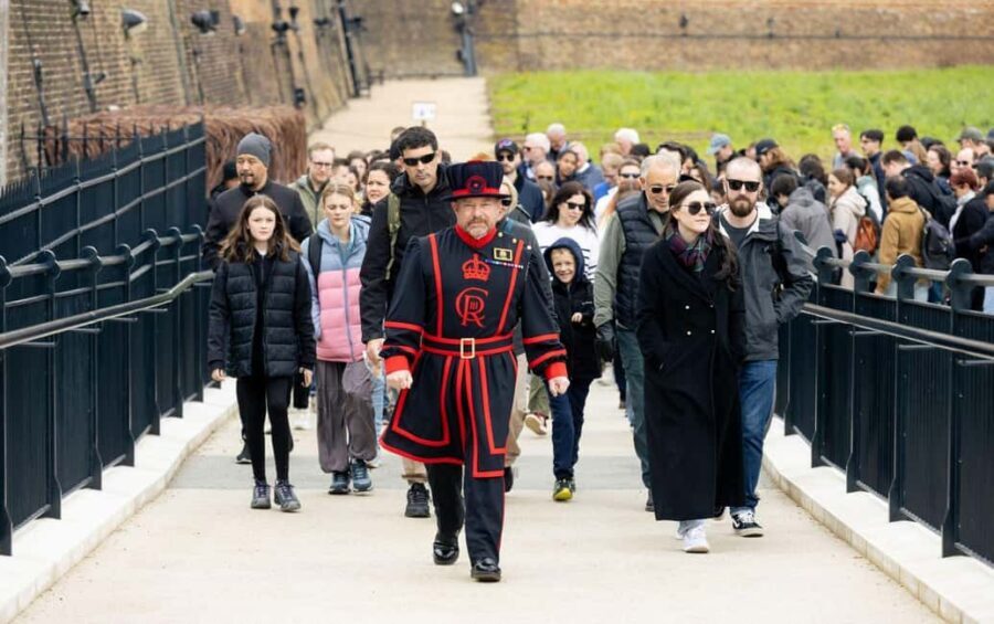 London: Tower of London, Thames Boat & Changing of the Guard - The Thames Boat Ride: Relaxing Views With a Purpose