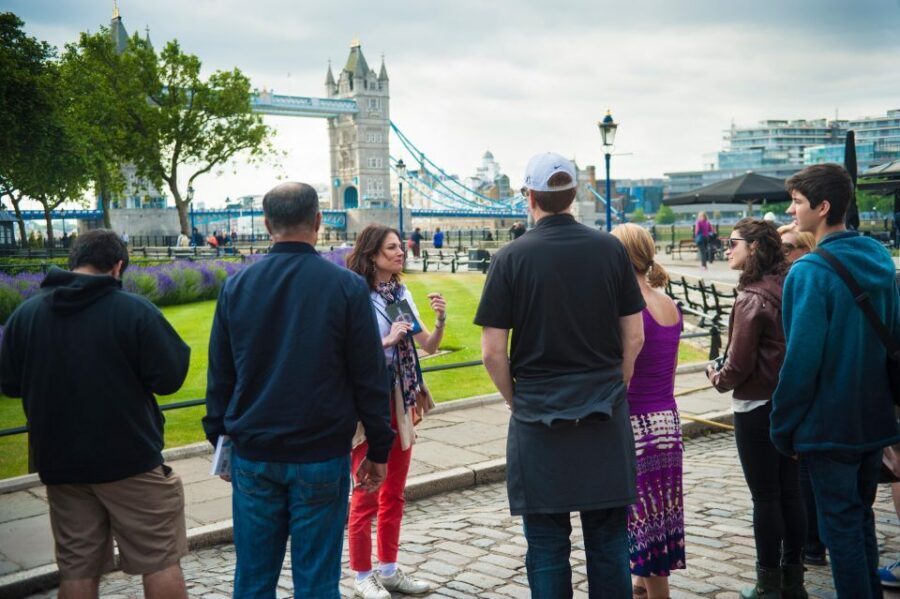 London: Tower of London, Thames Boat & Changing of the Guard - What the Best Guides Do (And Why It Matters)