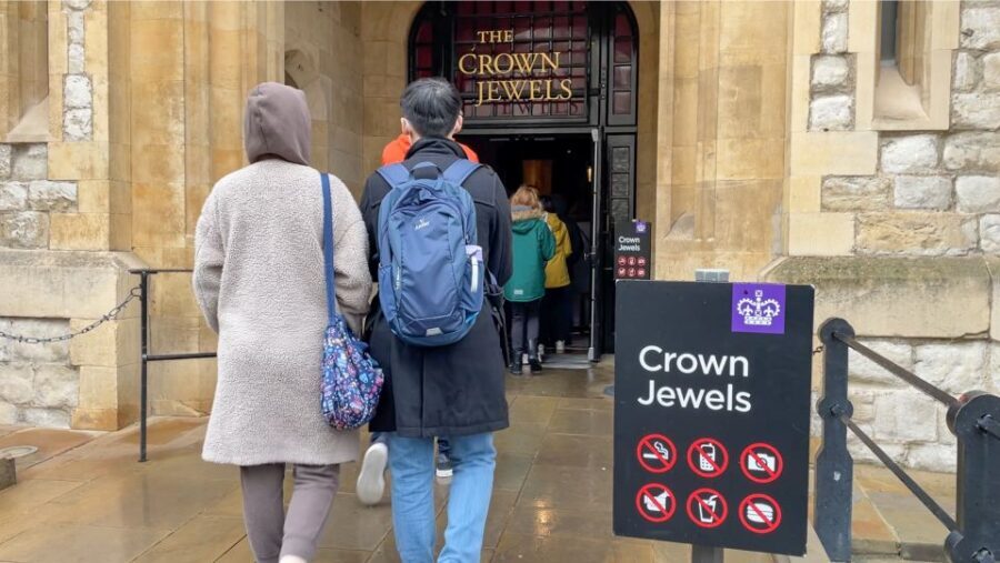 London: Tower of London Tour with Crown Jewels & Beefeaters - Ravens, the Green Tower, and Traitors Gate: The Stops With Real Weight