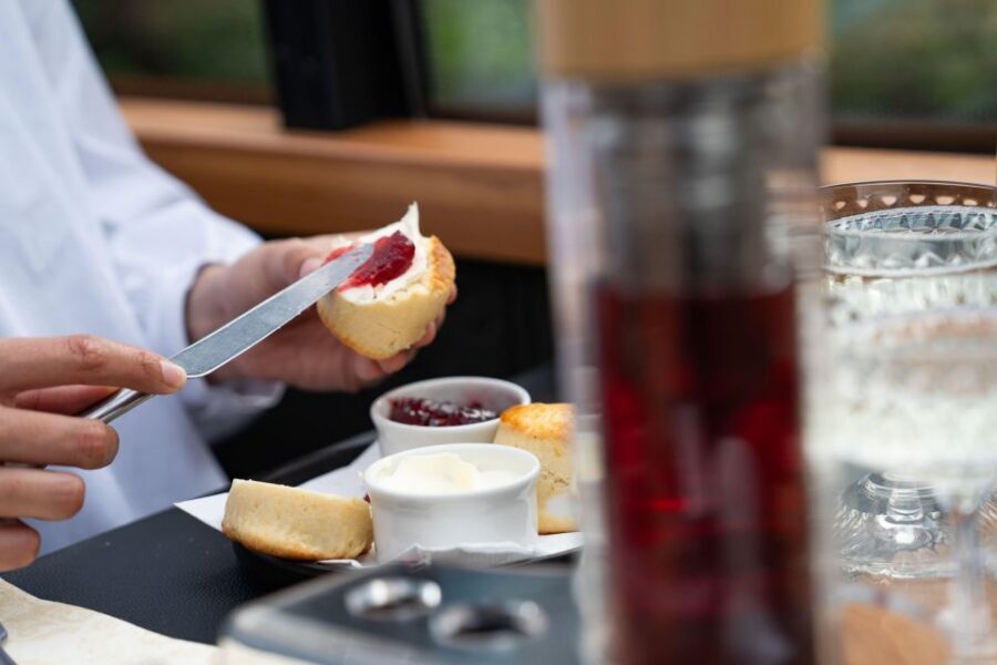 London: Traditional Afternoon Tea Tour in a Luxury Coach - Key highlights you should know before you go
