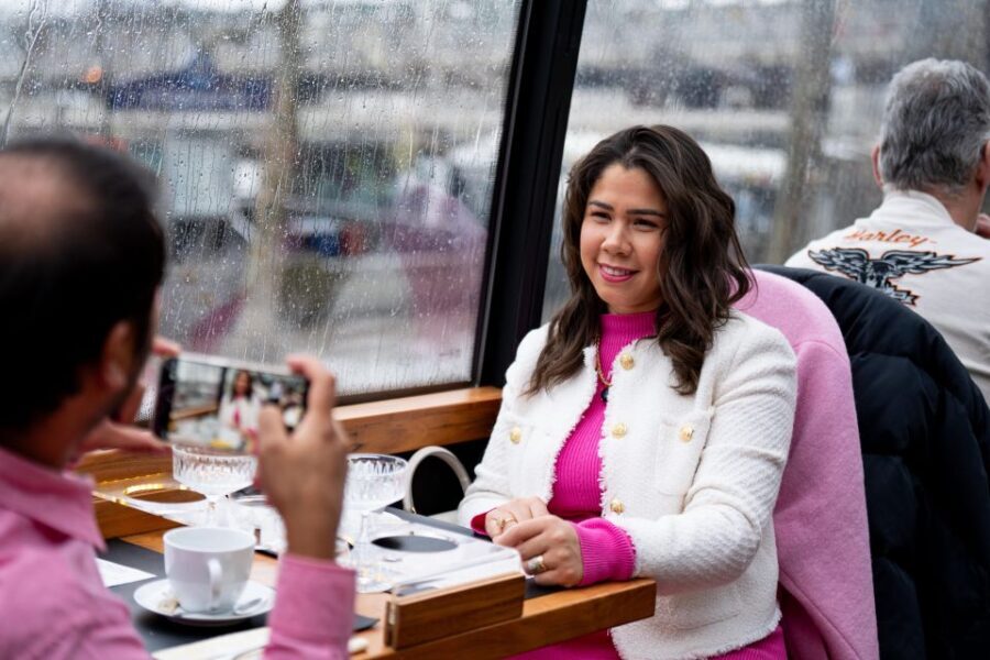 London: Traditional Afternoon Tea Tour in a Luxury Coach - What this tour is really like: tea first, sights second