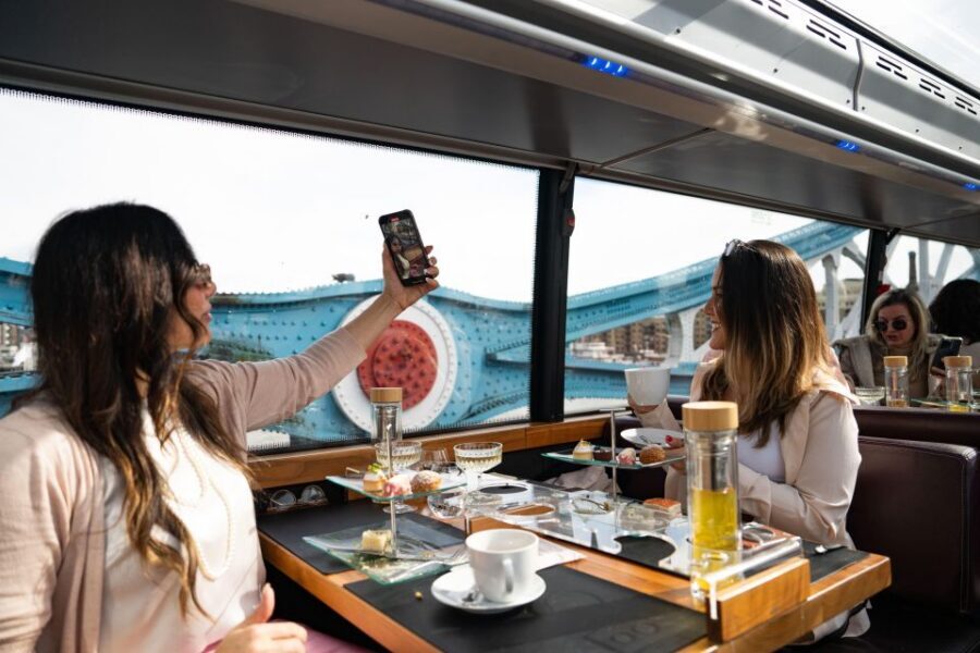 London: Traditional Afternoon Tea Tour in a Luxury Coach - The luxury double-decker ride: sightseeing without the slog