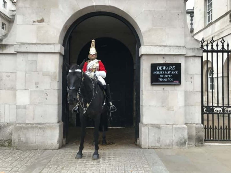 London: Ultimate One-Day Tour with Tower, Abbey & Cruise - Trafalgar Square lunch reset: where the day loosens up