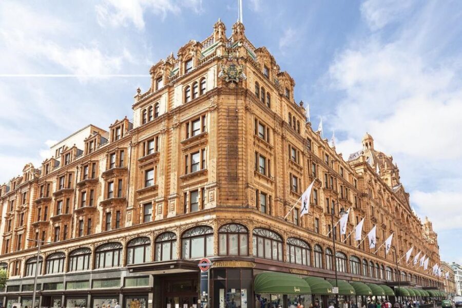 London Vintage Bus Tour and Cream Tea at Harrods - London in Half a Day: The Vintage Bus + Thames Combo