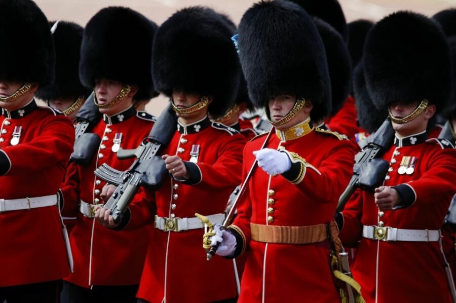 London Vintage Bus Tour, Thames Cruise, Fish & Chips - Guides make it (and audio can matter)