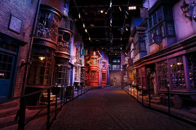 London: Warner Bros. Studio Harry Potter Tour & Branded Bus - How to get the most from only 4 hours