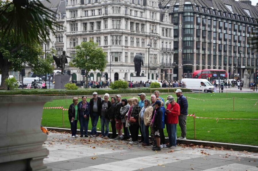 London: Westminster Abbey, Big Ben, Buckingham Palace Tour - Houses of Parliament and the Big Ben area: what you’ll see without paying extra