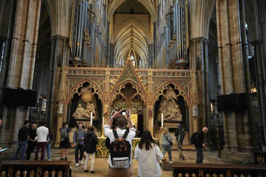 London: Westminster Abbey, Big Ben, Buckingham Palace Tour - Westminster Abbey with priority access: the part that can save you hours