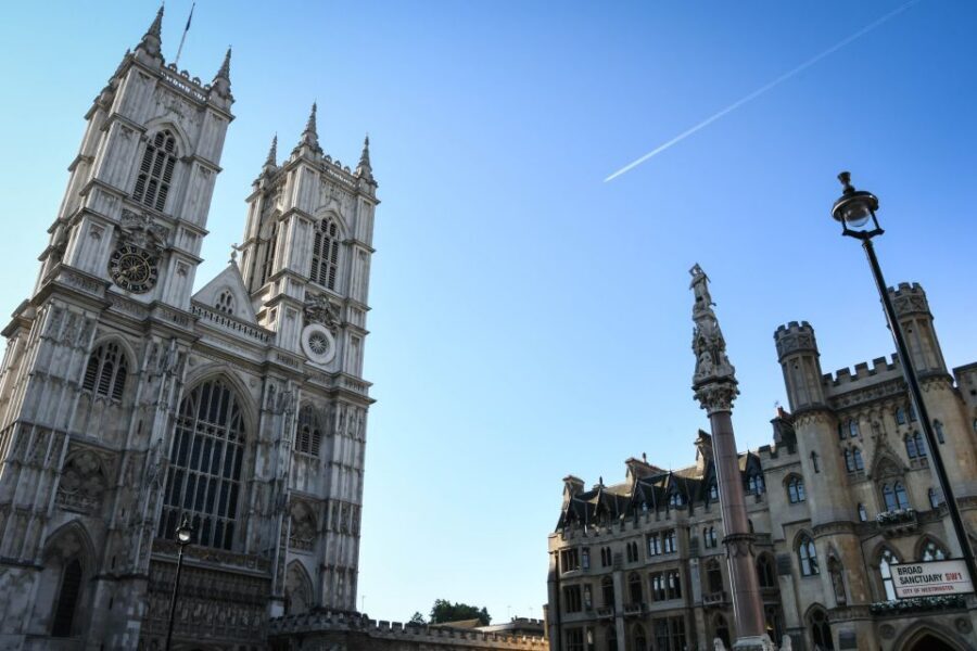 London: Westminster Abbey & Churchill War Rooms Walking Tour - Westminster Abbey: coronation and burial in a building with real weight