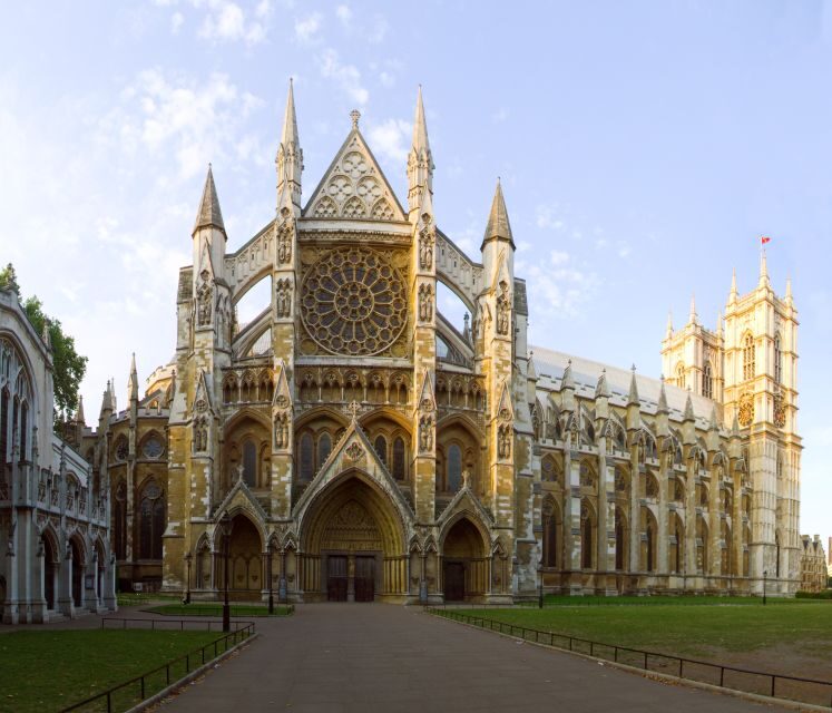 London: Westminster Abbey & Churchill War Rooms Walking Tour - The Changing of the Guard: plan for it like a local
