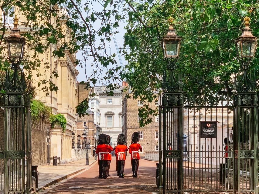 London: Westminster and Changing of the Guard Tour - Parliament Square and the Corridor of Power: Learning the Backstory as You Walk