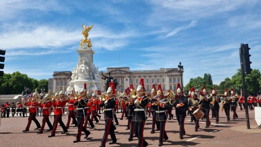 London: Westminster and Changing of the Guard Tour - Whitehall and Horse Guards Parade: Where the Pageantry Gets Big