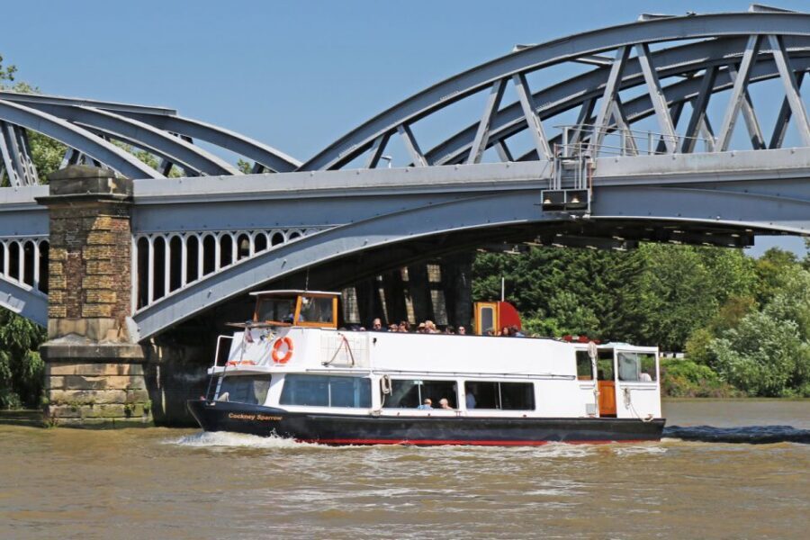 London: Westminster to Kew River Thames Cruise - The Parliament-to-Lambeth Stretch: Bridges, Palaces, and River-Level Drama