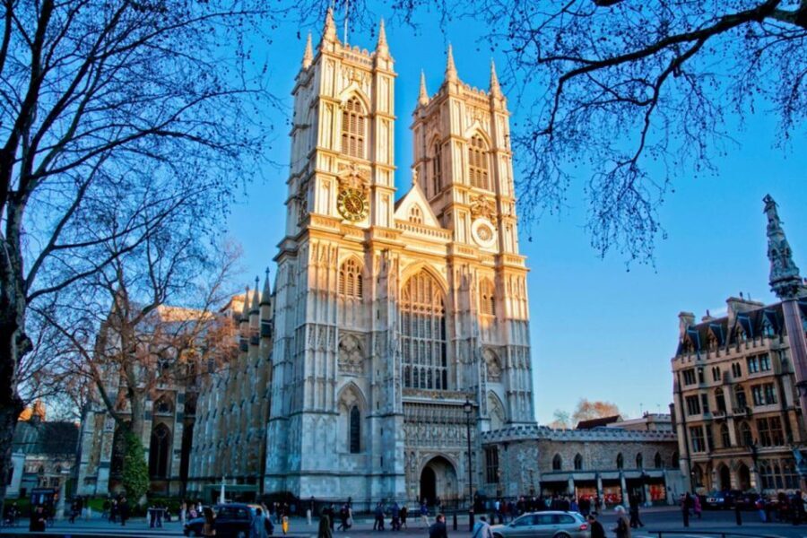 London: Westminster Tour and Windsor Castle Entry Ticket - Trafalgar Square, Horse Guards Parade, and 10 Downing Street