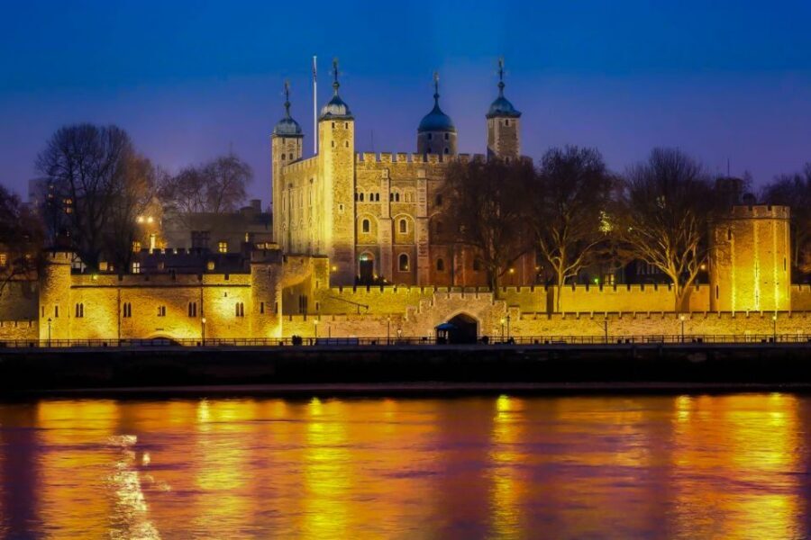 London: Westminster Tour, River Cruise, and Tower of London - Thames cruise: the easiest way to see London from the water