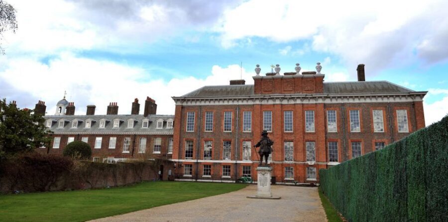 London: Westminster Walking Tour and Kensington Palace Visit - Meeting at The Ritz: the start that reduces stress