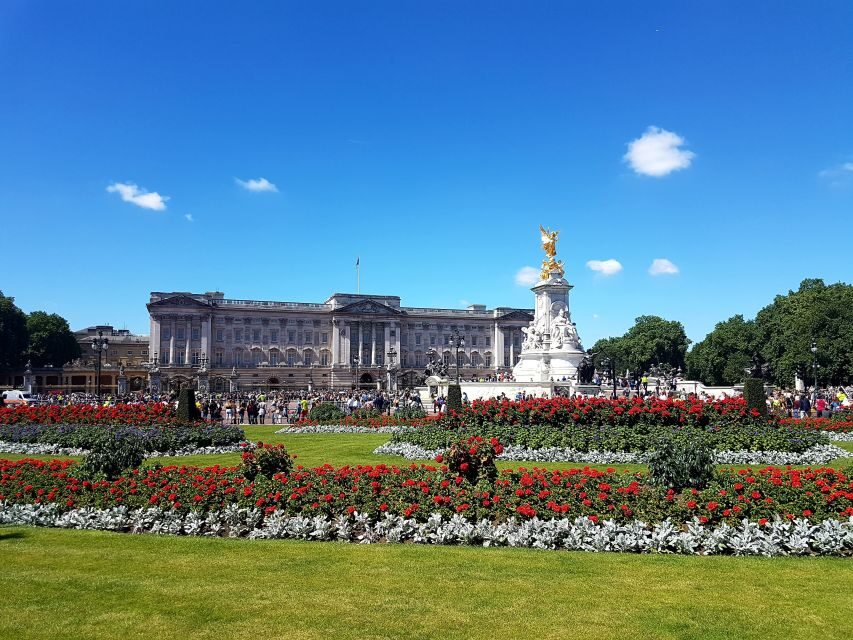London: Westminster Walking Tour & London Dungeon Entry - Westminster’s central hits: Trafalgar Square, Whitehall, and Downing Street without the guesswork