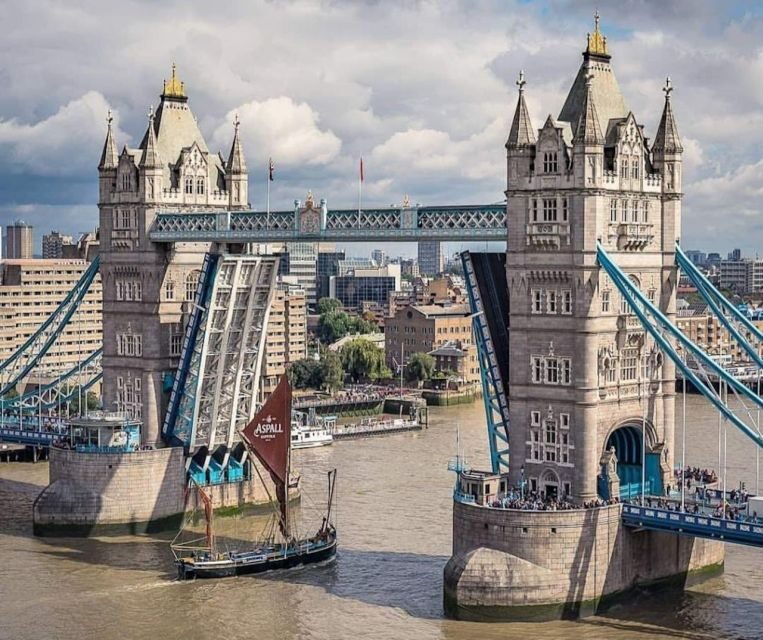 London: Westminster Walking Tour & Visit Tower Bridge - From the Ritz to Westminster: a tight route built for first-time orientation