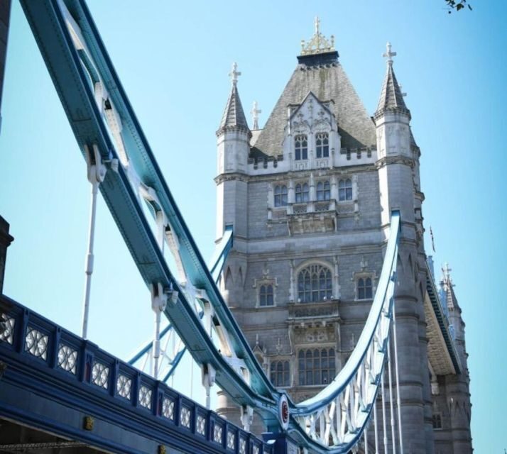London: Westminster Walking Tour & Visit Tower Bridge - Parliament Square and the Westminster Abbey area: learn the layout outside the gates
