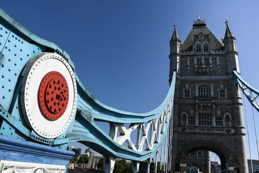 London: Westminster Walking Tour & Visit Tower Bridge - Whitehall’s big levers: Horse Guards Parade and the Downing Street area