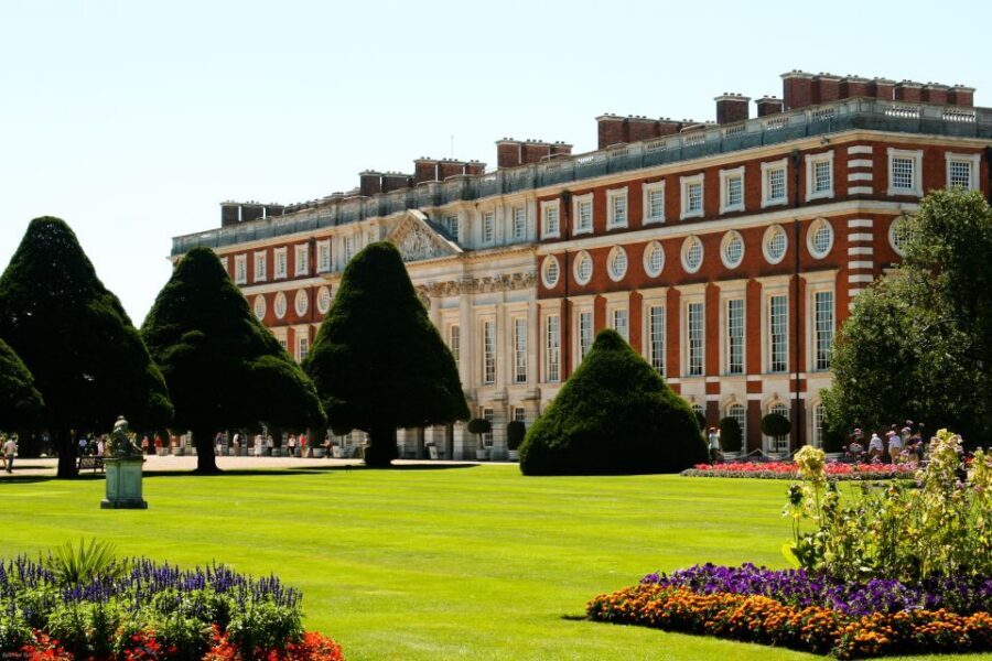 London: Windsor Castle & Henry VIII's Hampton Court Palace - London panoramic tour: a fast way to get oriented before the palaces