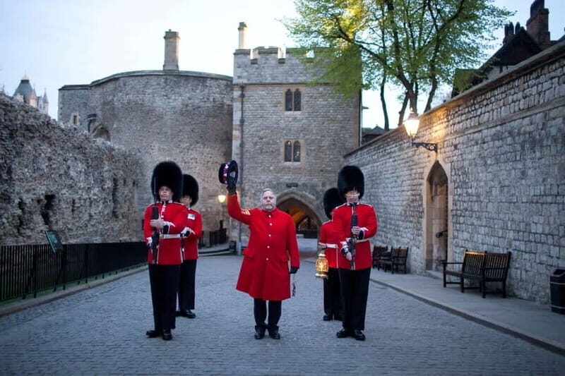 London: Windsor Castle & Tower of London Tour with Tickets - Skip-the-line, but not skip-the-stress: getting into Windsor