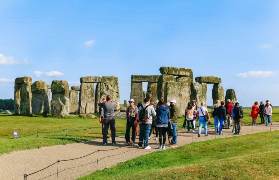 London: Windsor, Stonehenge, Bath, and Roman Baths Day Trip - Start smart: London pickup, check-in, and coach comfort
