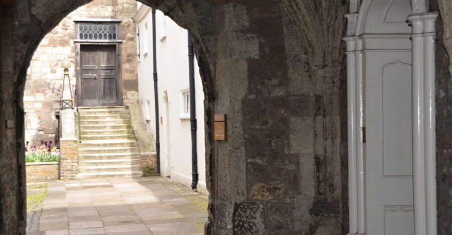 London's Hidden Treasures Tours by Black Taxi Cab - Why a Black Cab Tour Gets You Farther Than a Bus