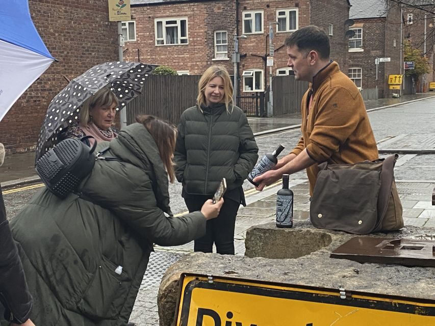 Manchester: Food and Drinks Walking Tour - Starting at Thrills Café & Restaurant: what happens in the first 15 minutes